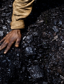 Il Bangladesh ferma la costruzione di 10 centrali a carbone