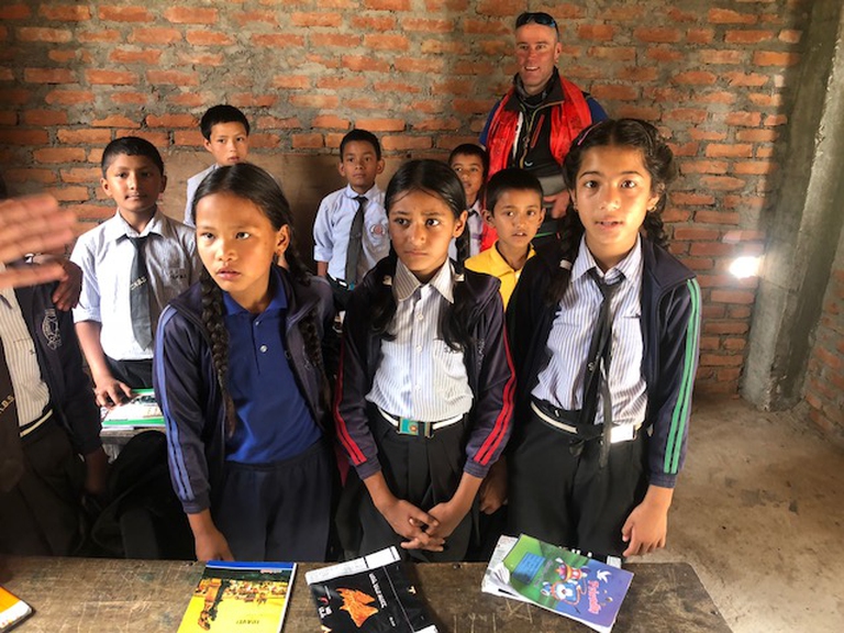 La scuola per i bambini in Nepal, Marco Confortola