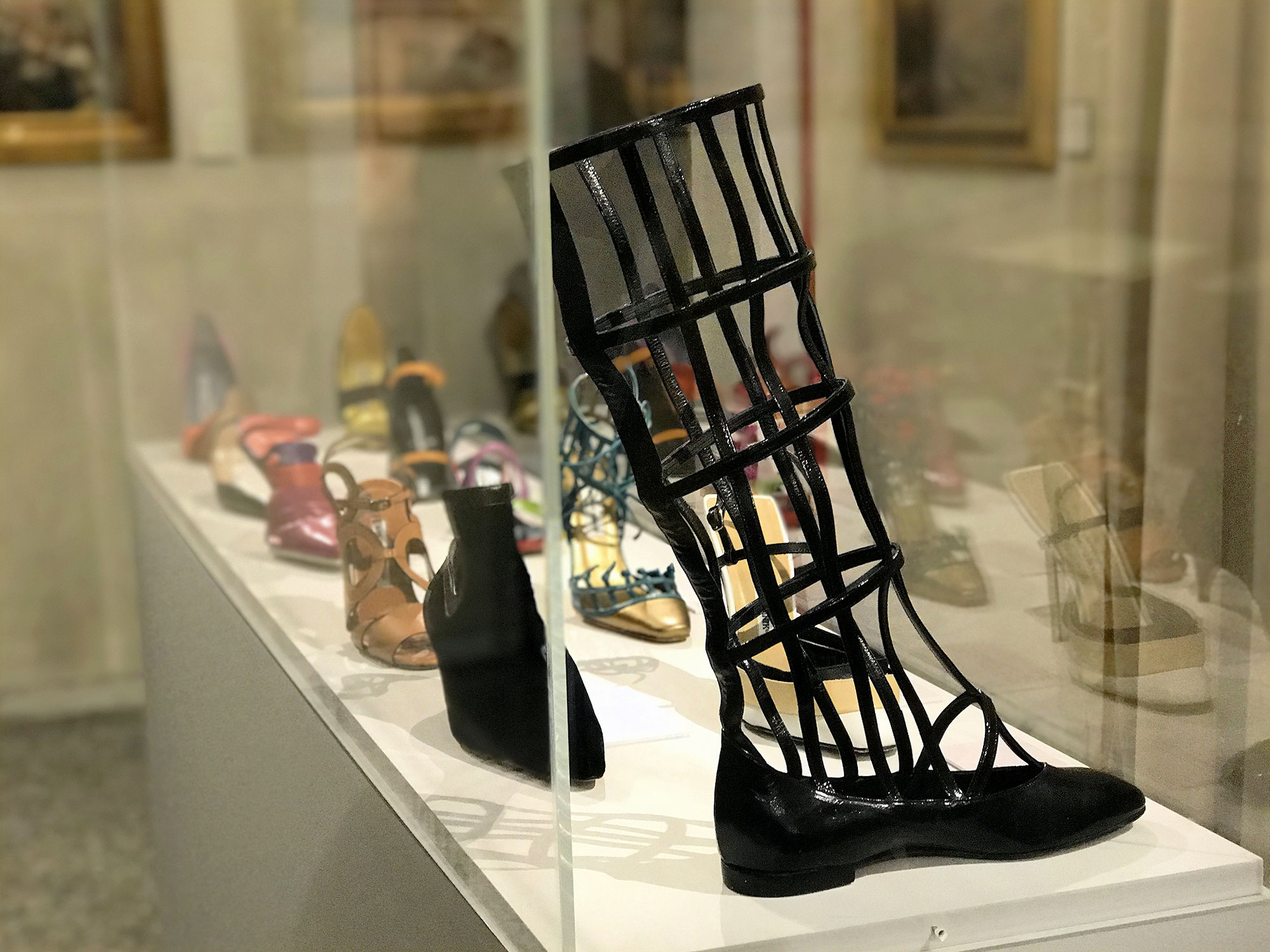manolo-blahnik-2330-stivale-in-teca