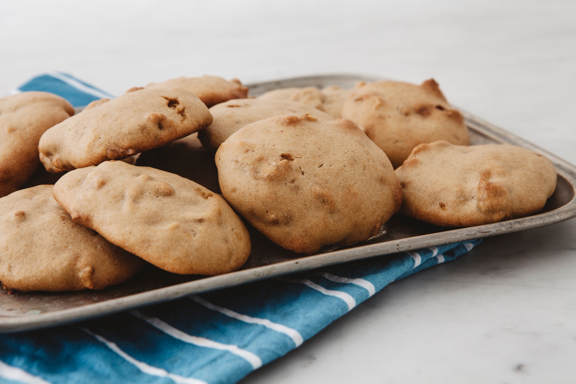 Biscuits with walnuts
