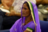 India, gli aborigeni Adivasi sfrattati perché contrari alla centrale a carbone di Adani