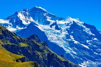 10 canzoni che raccontano il fascino dell’uomo per le montagne