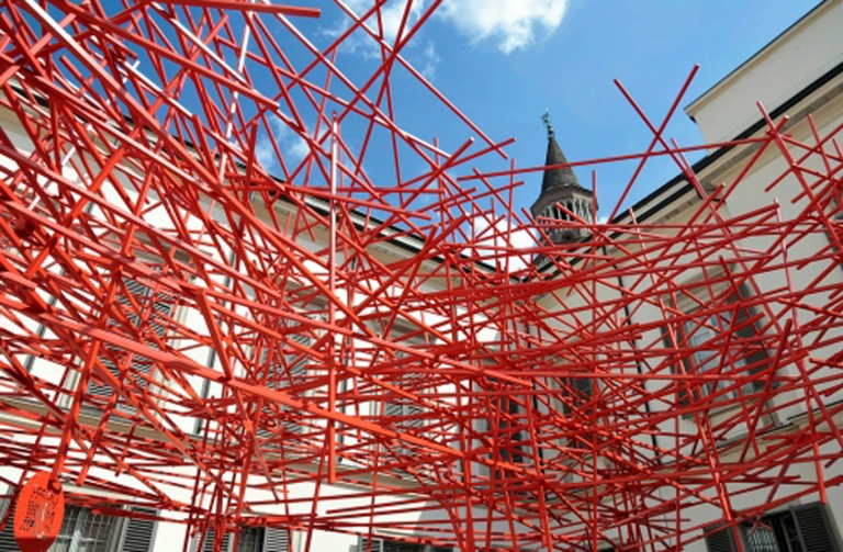 "Vermiglia" (installazione di Attilio Stocchi a Palazzo Reale)