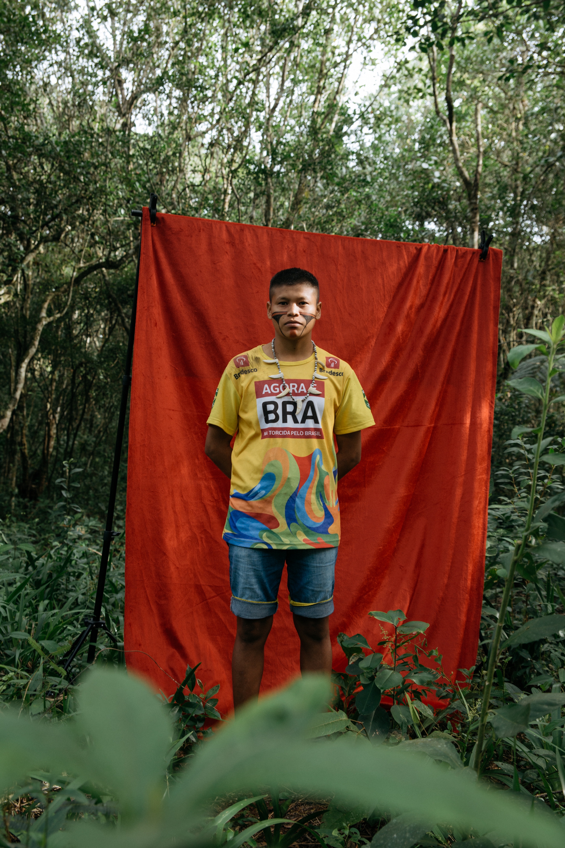 Le tribù della terra indigena di Piaçaguera in Brasile