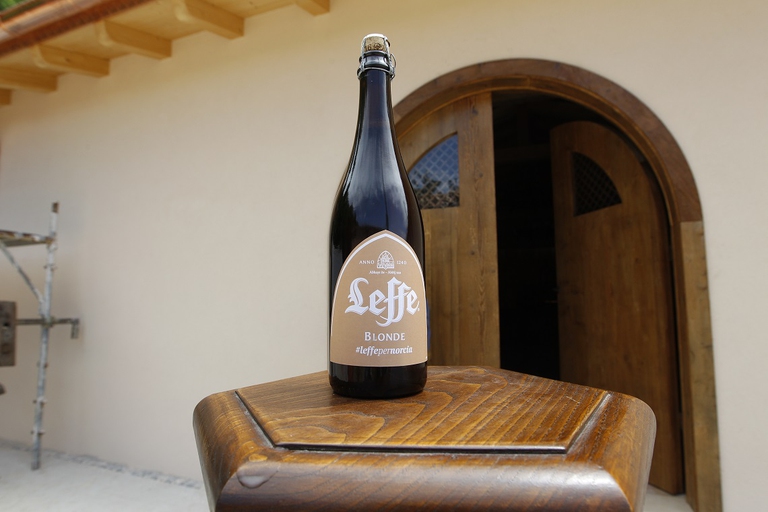 Bottiglia di birra Leffe Blonde #leffepernorcia