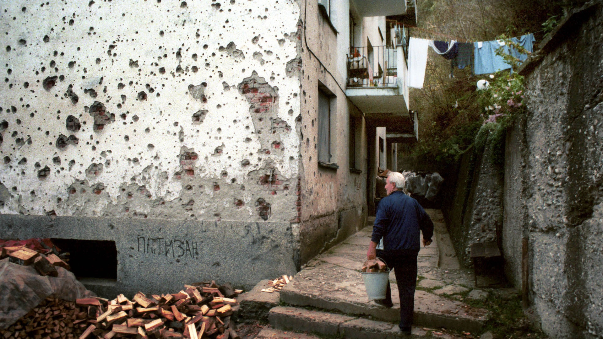 Un'immagine di Srebrenica, in Bosnia, scattata cinque anni dopo la fine della guerra nei Balcani