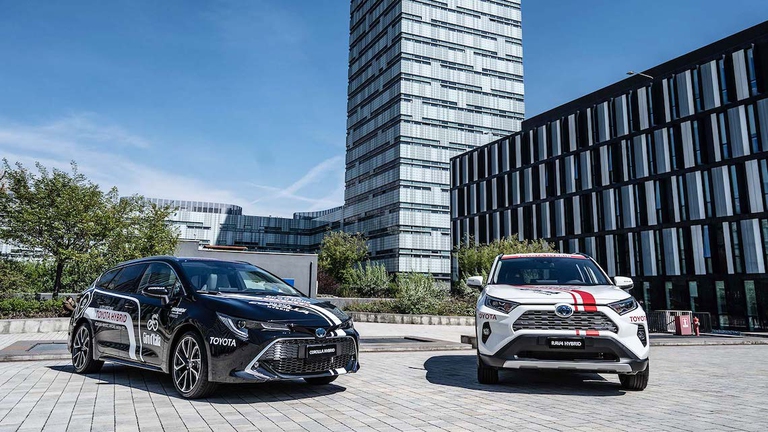 Due vetture Toyota utilizzate nel Giro d'Italia 2019