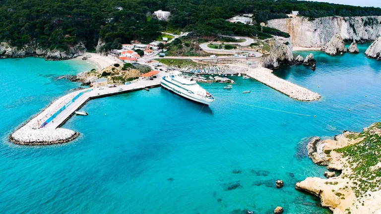 Cala delle Arene, alle Isole Tremiti, ha ottenuto la Bandiera blu 2025