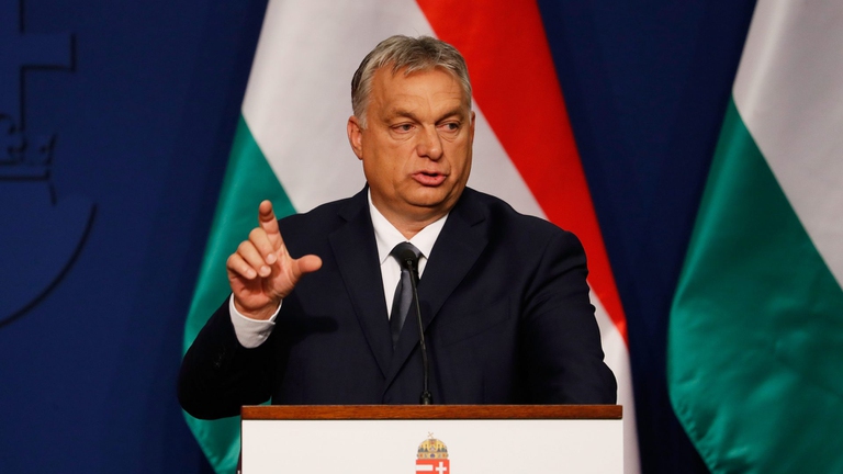 L’Ungheria di Viktor Orbán ha approvato una legge contro la pedofilia che di fatto la equipara all’omosessualità