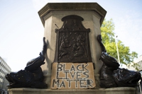 Black lives matter, cosa raccontano le storie delle statue abbattute nel mondo