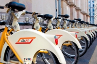 I parcheggi BikeMi nel centro di Milano non bastano, la segnalazione