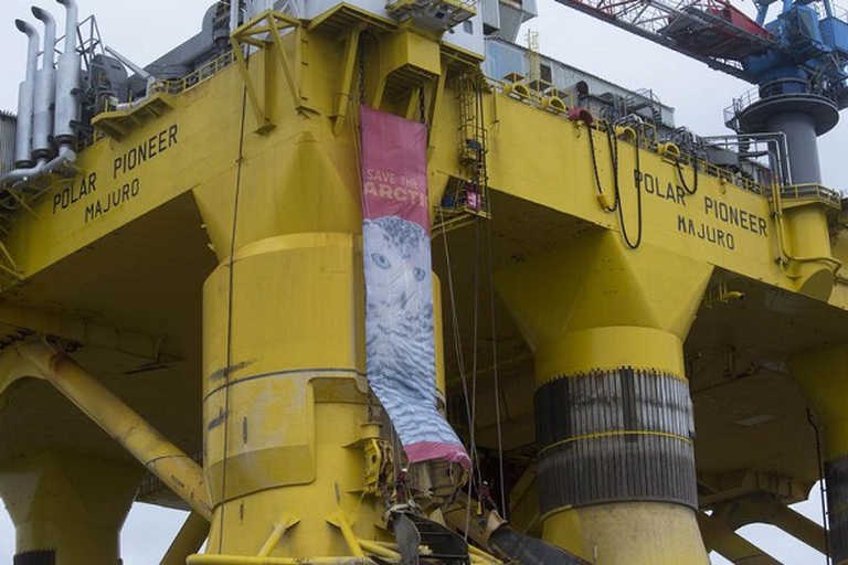 Six Greenpeace Climbers Scale Shell's Arctic-Bound Oil Rig