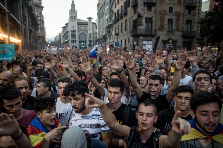 Manifestanti barcellona indipendenza