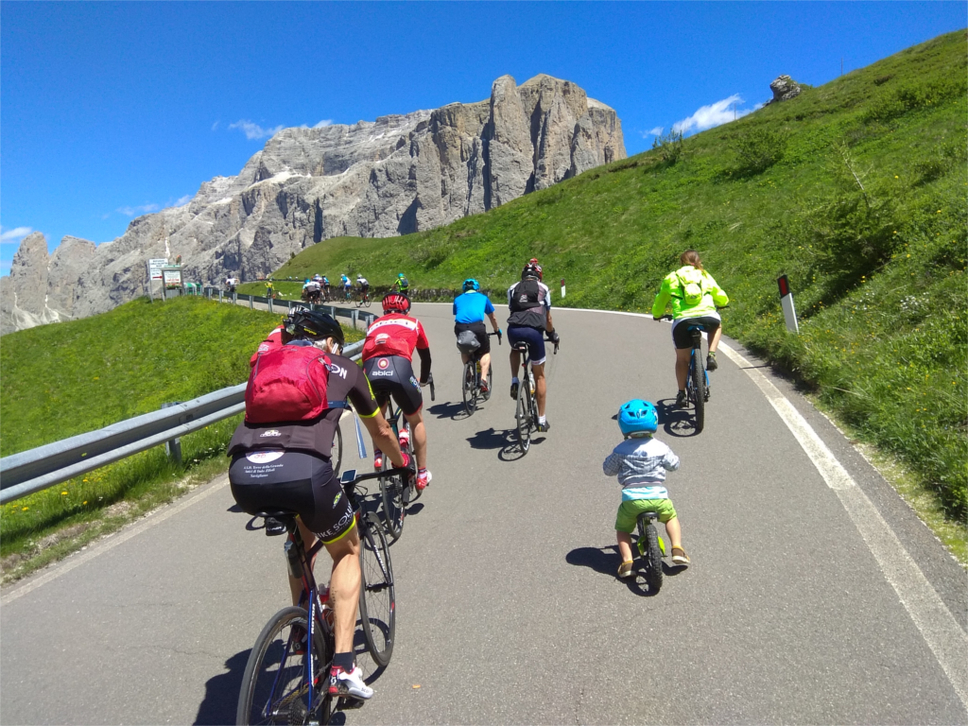 Benjamin al Sella Ronda bike day 2018 con i ciclisti