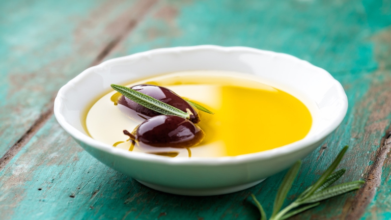 olio-ciotola-oliva