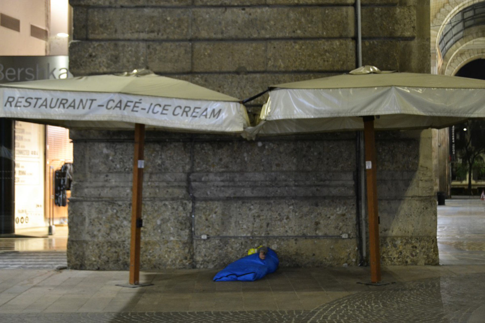 Il lockdown in Italia visto dagli occhi dei senza dimora e di chi li aiuta