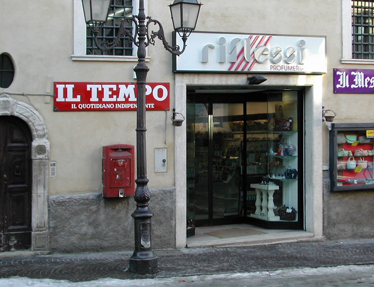 La profumeria Riflessi, Amatrice