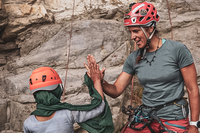 L’alpinista Tamara Lunger porta l’arrampicata, e la libertà della montagna, tra le bambine del Pakistan