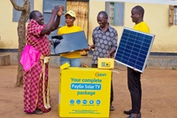 Come il solare off-grid sta portando l’elettricità nelle case di migliaia di persone in Africa