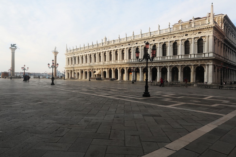 PIazza San Marco a Venezia vuota per colpa del coronavirus © Marco di Lauro/Getty Images 