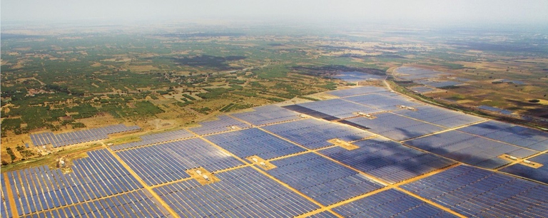 La più grande centrale fotovoltaica del mondo inaugurata nel sud dell’India. Fonte: Adani Group. 