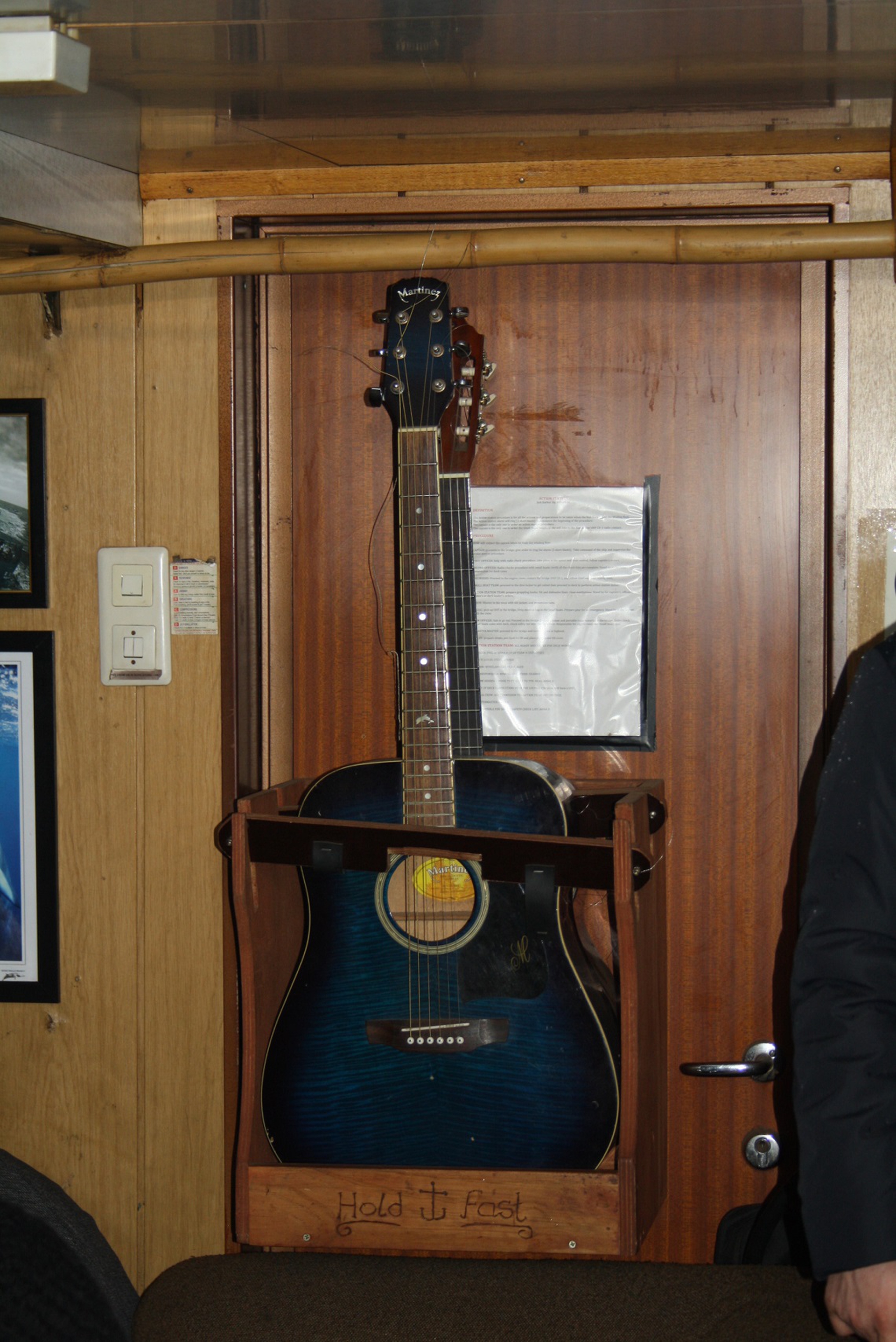 sala-ricreativa-bob-barker-chitarre