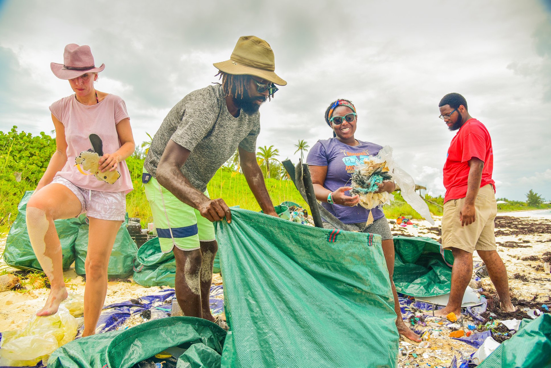 La plastica minaccia il turismo alle Bahamas