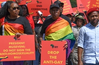 Uganda, approvata la legge contro l’omosessualità: prevede l’ergastolo per i rapporti gay