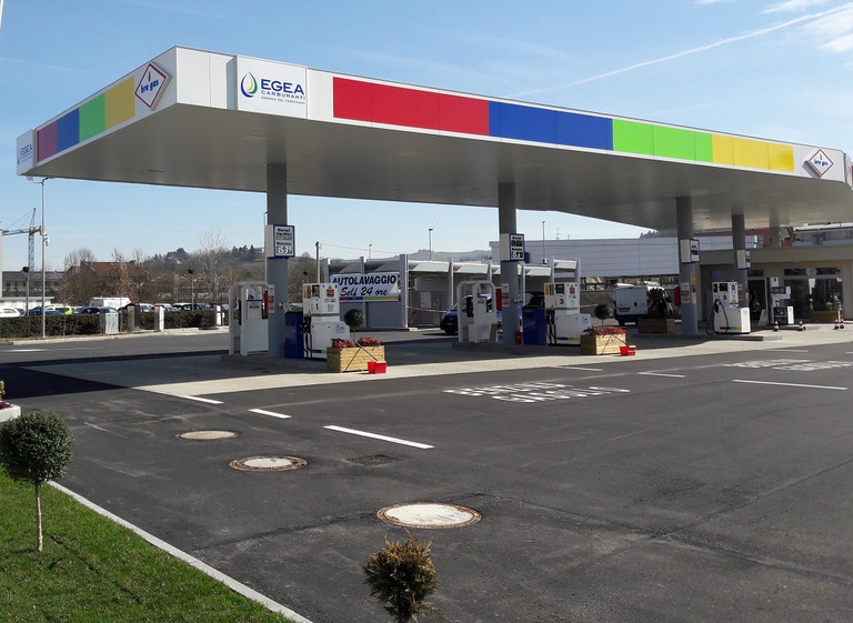 Il distributore di biometano inaugurato ad Alba © Gruppo Egea