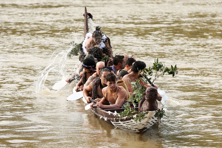 Maori sul fiume Whanganui