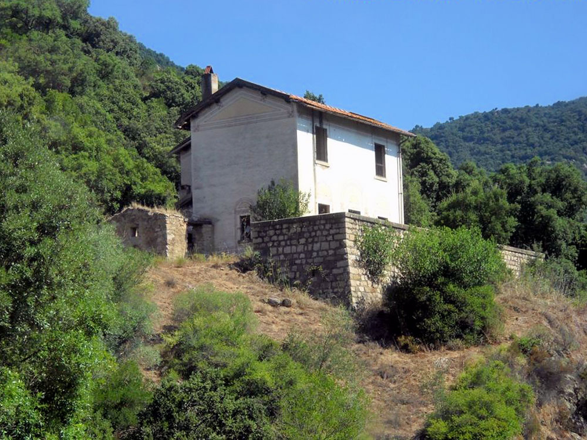 casa-cantoniera-collina