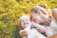 Istinto materno, cos’è questo sentimento innato e perché dovremmo fidarci