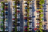 Ossessione parcheggio: perché il posto auto resta importante anche con l’elettrico