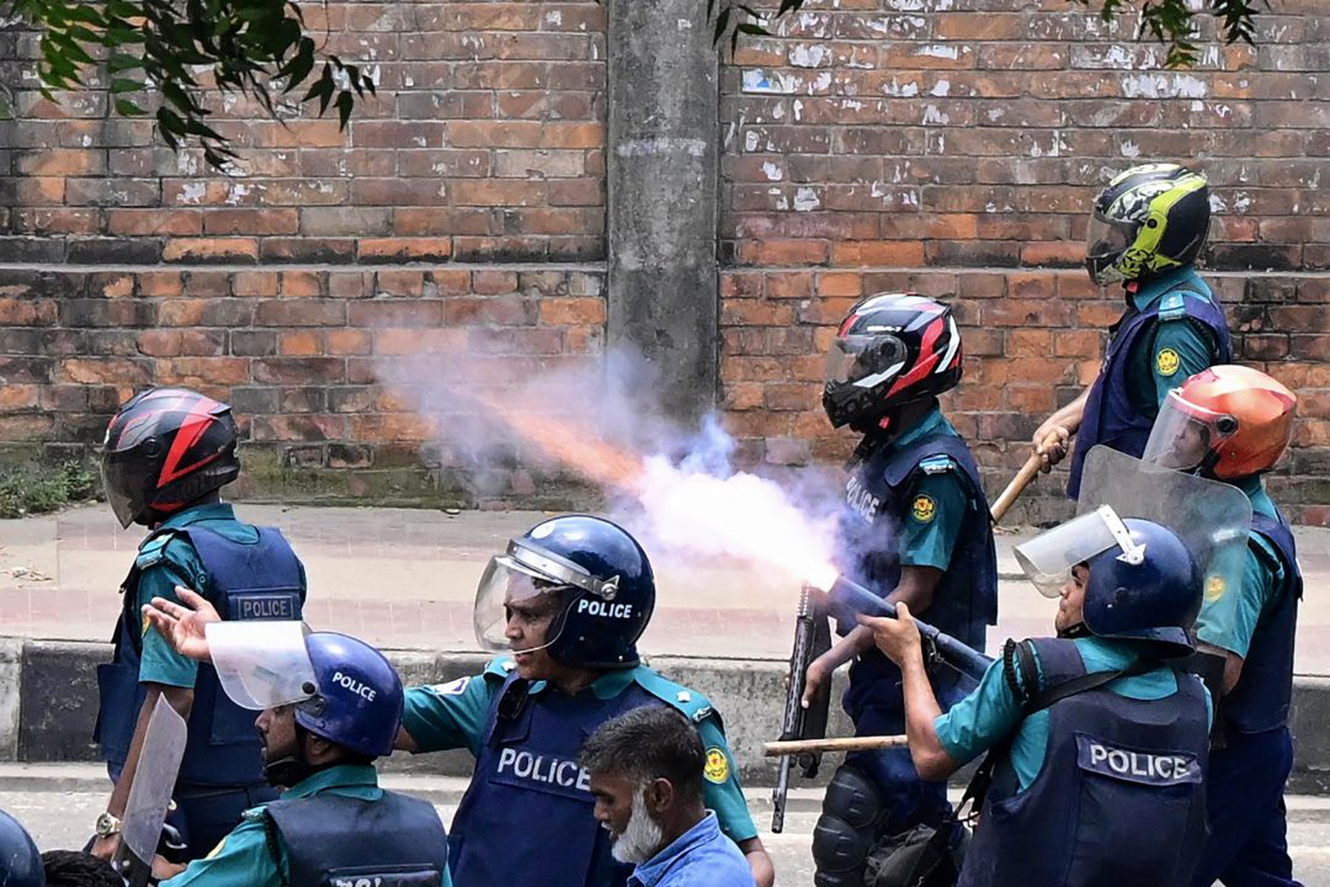 TOPSHOT-BANGLADESH-UNREST-STUDENTS-PROTEST