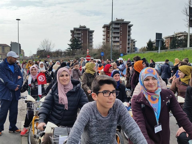 pedalata donne islamiche milano