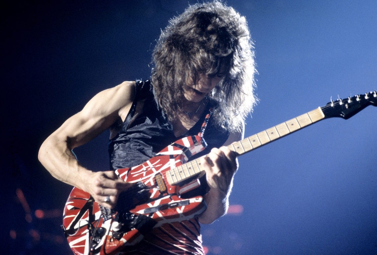 Eddie Van Halen sul palco durante il tour americano nel 1980. foto by Richard E. Aaron/Redferns.