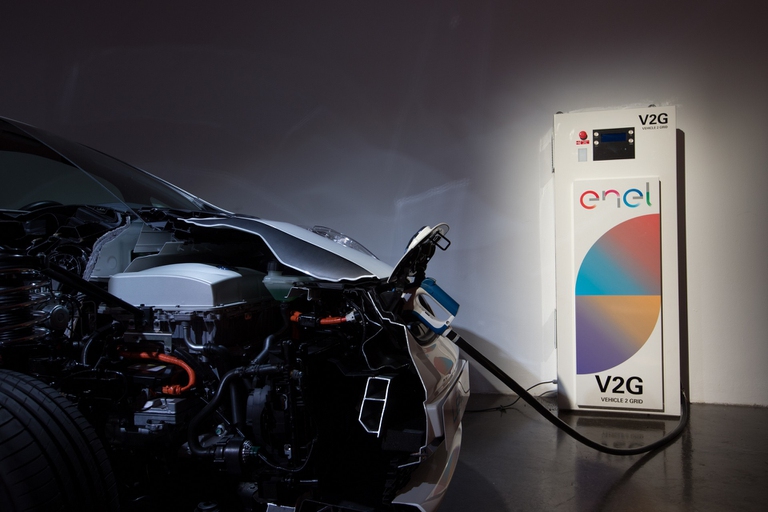 Una delle colonnine di ricarica bivalenti prodotte da Enel, cardine del progetto GridMotion