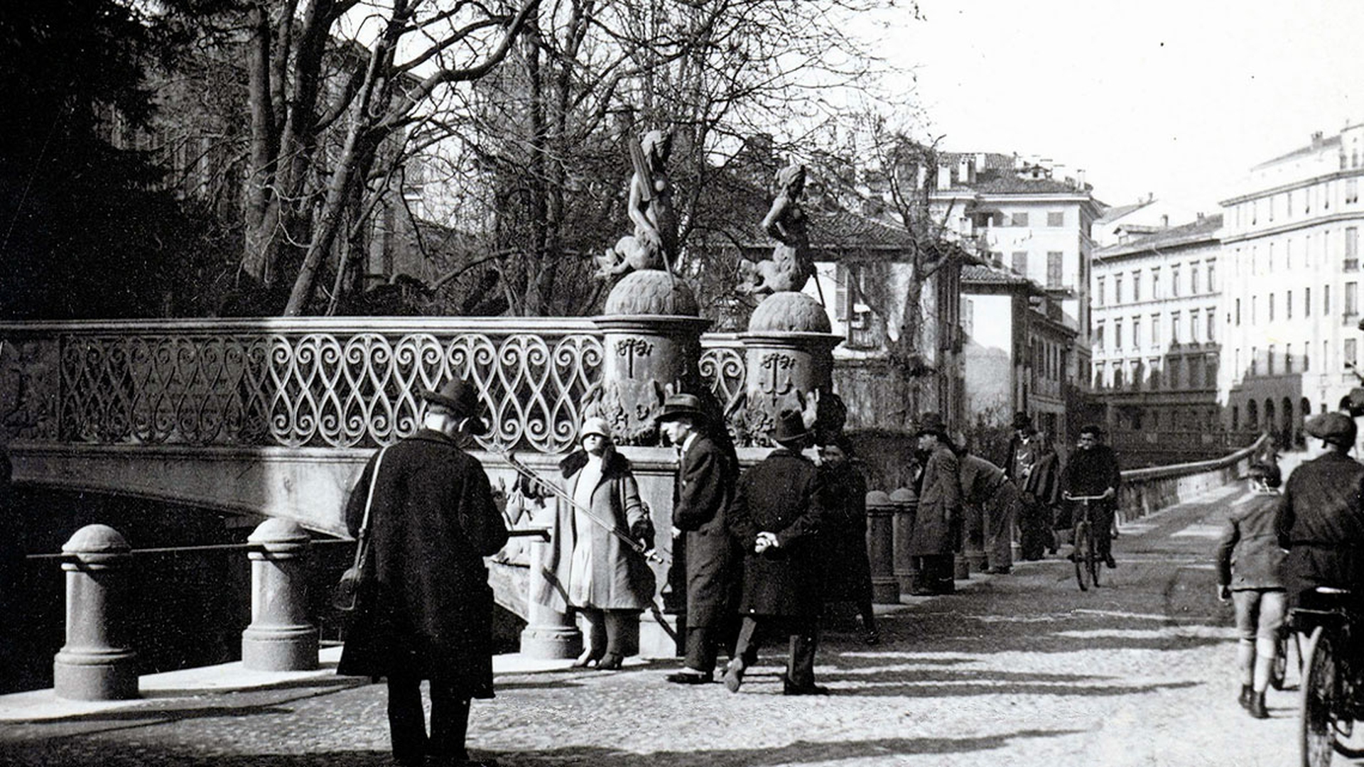 Piazze di Milano con gli alberi