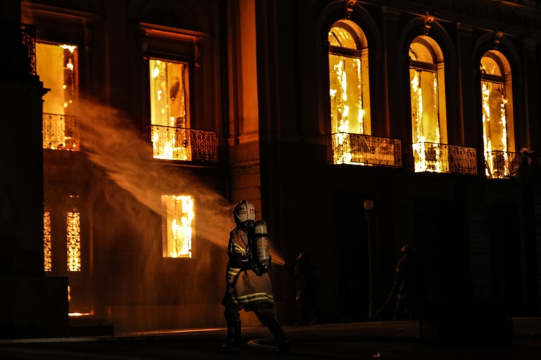 incendio al Museo nazionale del Brasile Rio de Janeiro