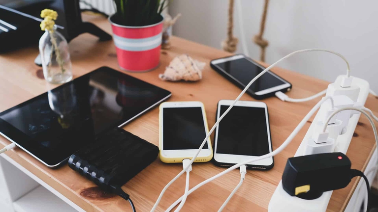 Apple e dispositivi elettronici.