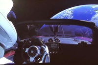 Creato dalla SpaceX, il Falcon Heavy di Elon Musk ha lanciato una Tesla nello spazio. Sulle note di Bowie