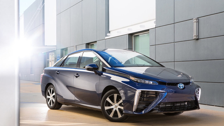 2016_Toyota_Fuel_Cell_Vehicle_tcm-20-484097