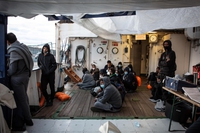 Migranti, a Catania scese tutte le persone a bordo delle navi ong