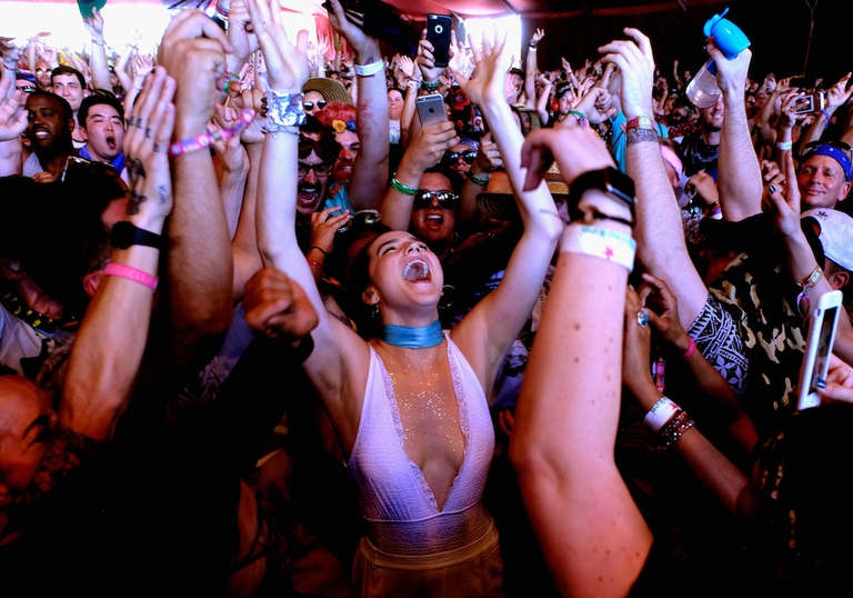 Pubblico in delirio al Coachella festival.