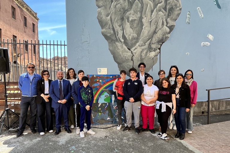 Istituto Rita Atria Catania Liquigas murale mangia-smog