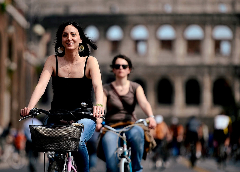colosseo bici grab roma
