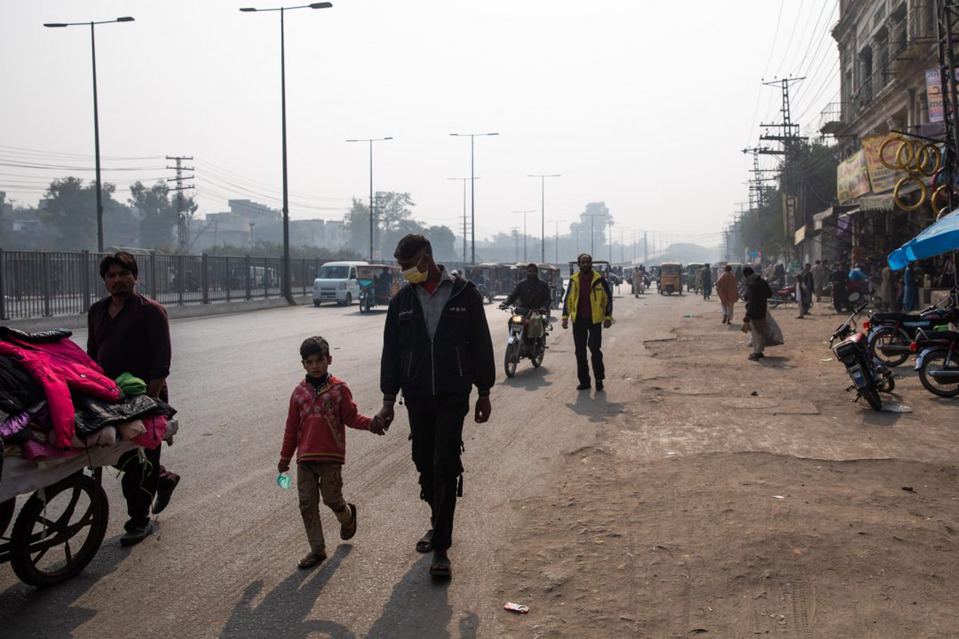 Pollution Chokes Pakistani City Of Lahore