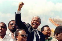 La storia di Nelson Mandela, a oltre un secolo dalla nascita