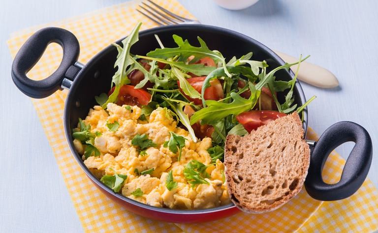 uova insalata benefici