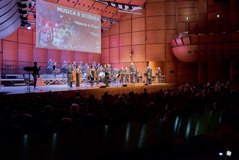 Simone Iovenitti e Ruben Jais sul palco per Musica & Scienza e il concerto Materia in fuga.